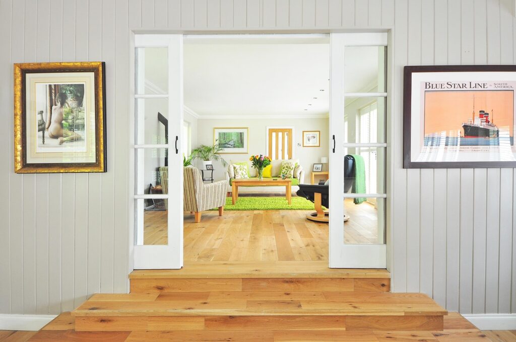 Solid Wood vs Engineered Hardwood - Stability, Cost, and Install