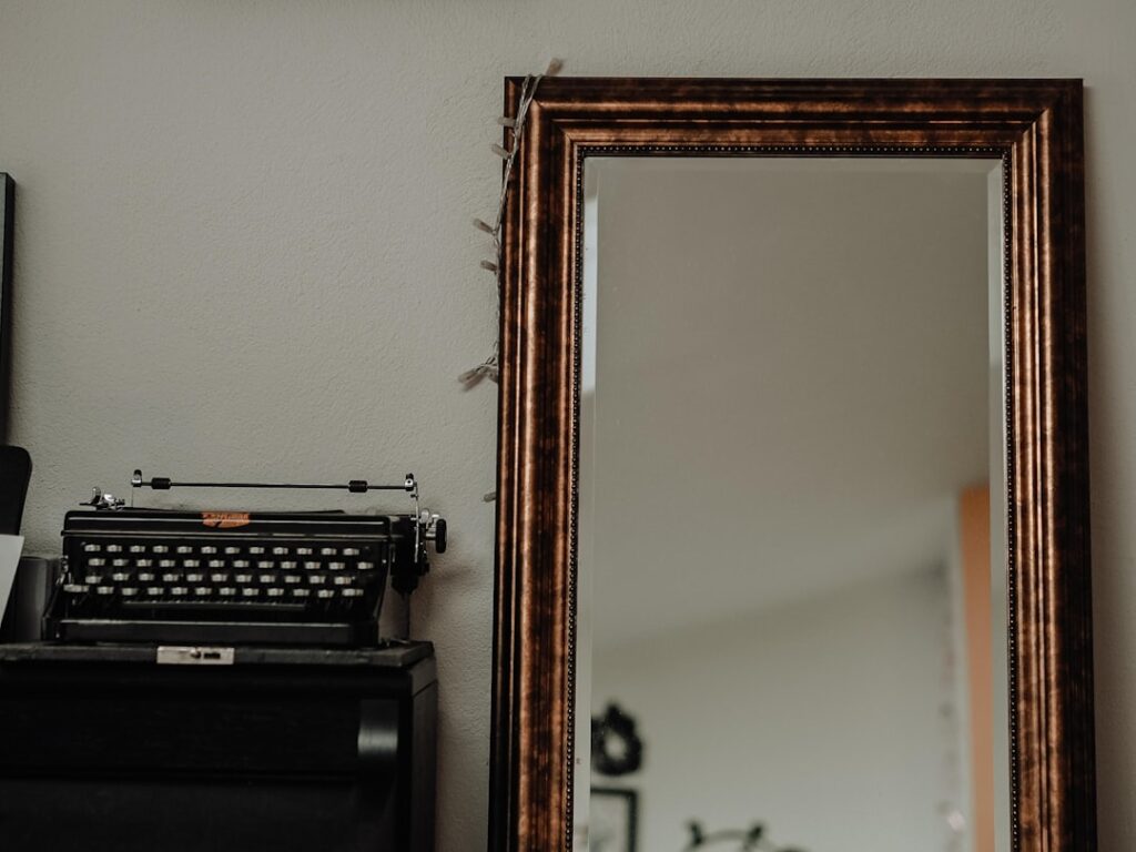 Antique Floor Mirror: Complete Guide for Homeowners