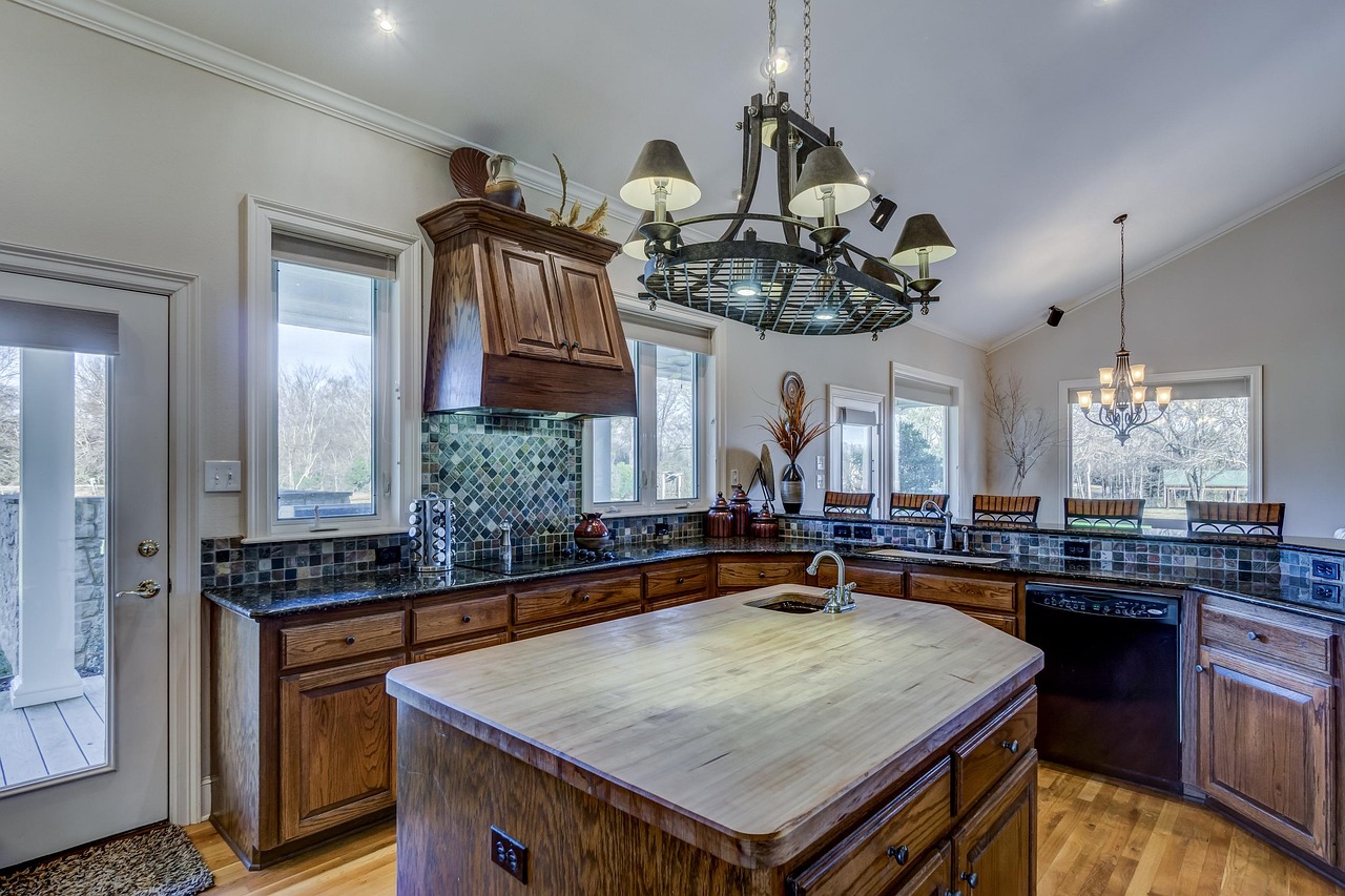 Stone Backsplash: Complete Guide for Homeowners - D and G Flooring