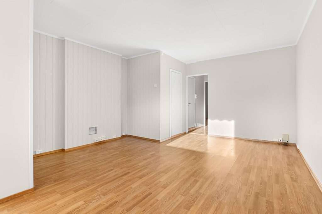 Laminate Flooring Service: What to Expect and How to Choose One