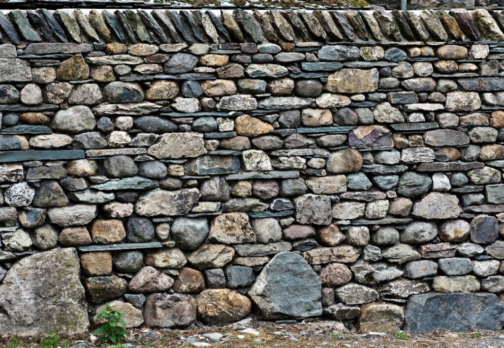 Natural Stone Retaining Wall: Complete Guide for Homeowners