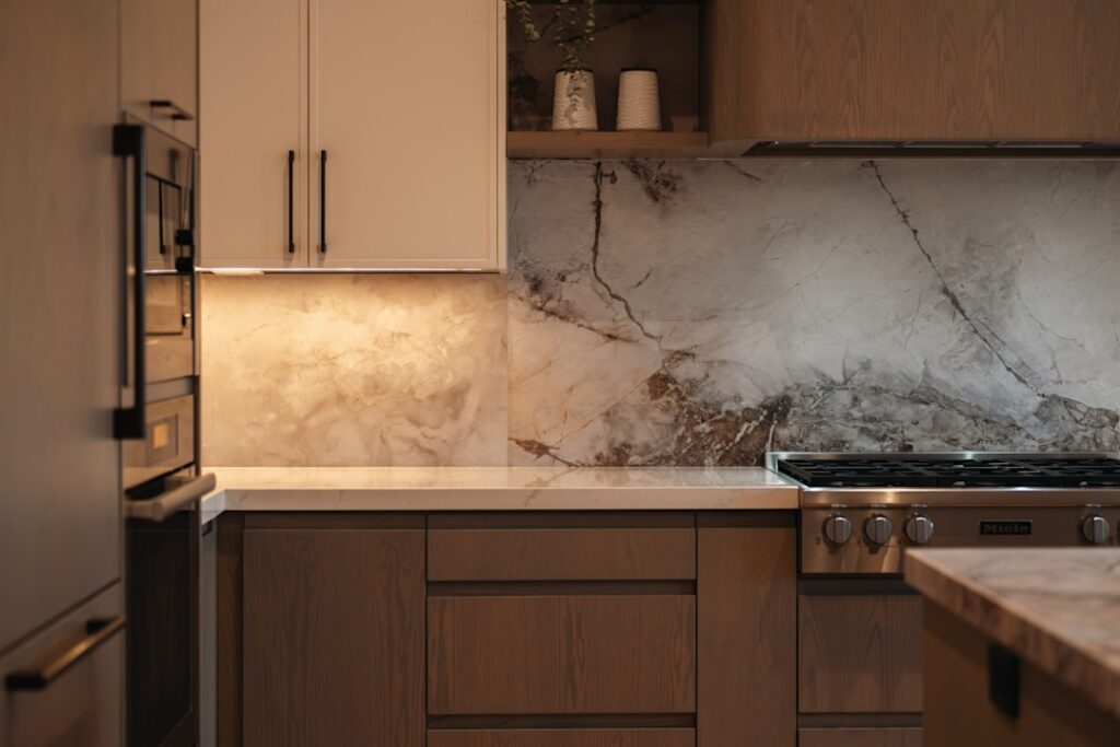 Rock Backsplash: Complete Guide for Homeowners