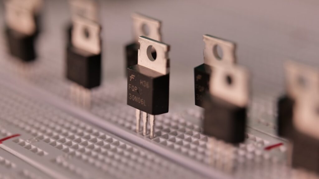 What Size Wire for 20 Amp Circuit: Complete Guide for Homeowners