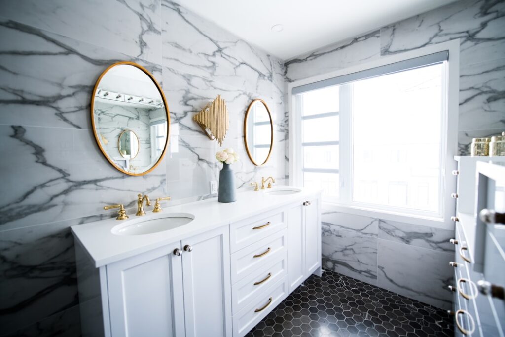 12×24 Tile Bathroom: Layout Ideas and Buying Guide
