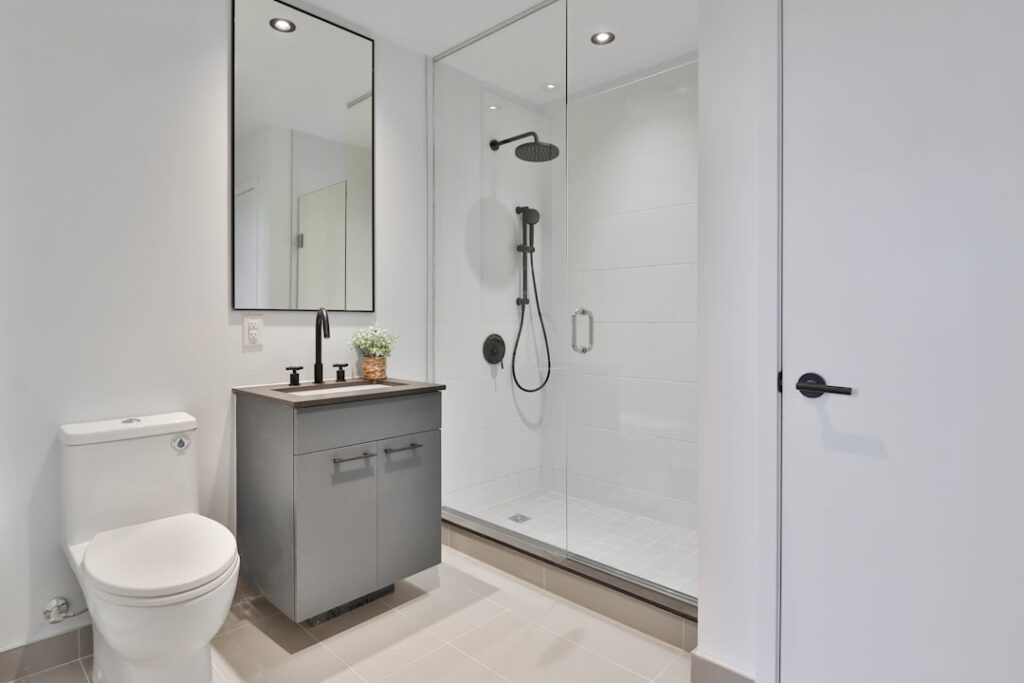 5×8 Bathroom With Walk-In Shower: Layout Ideas That Work
