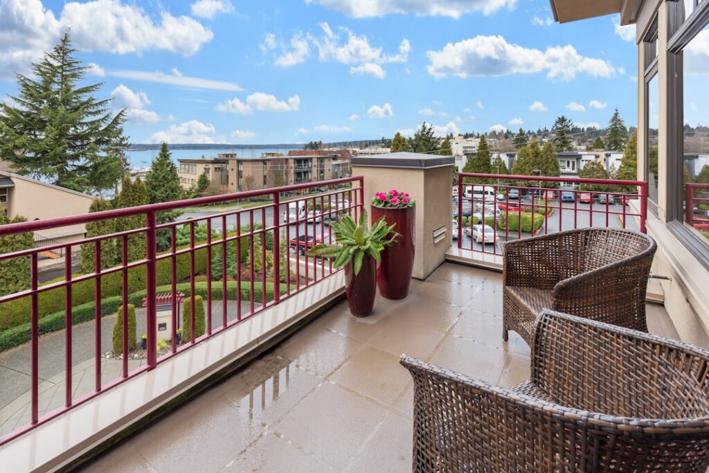 Balcony Floor Covering: Practical Options for Apartments and Decks