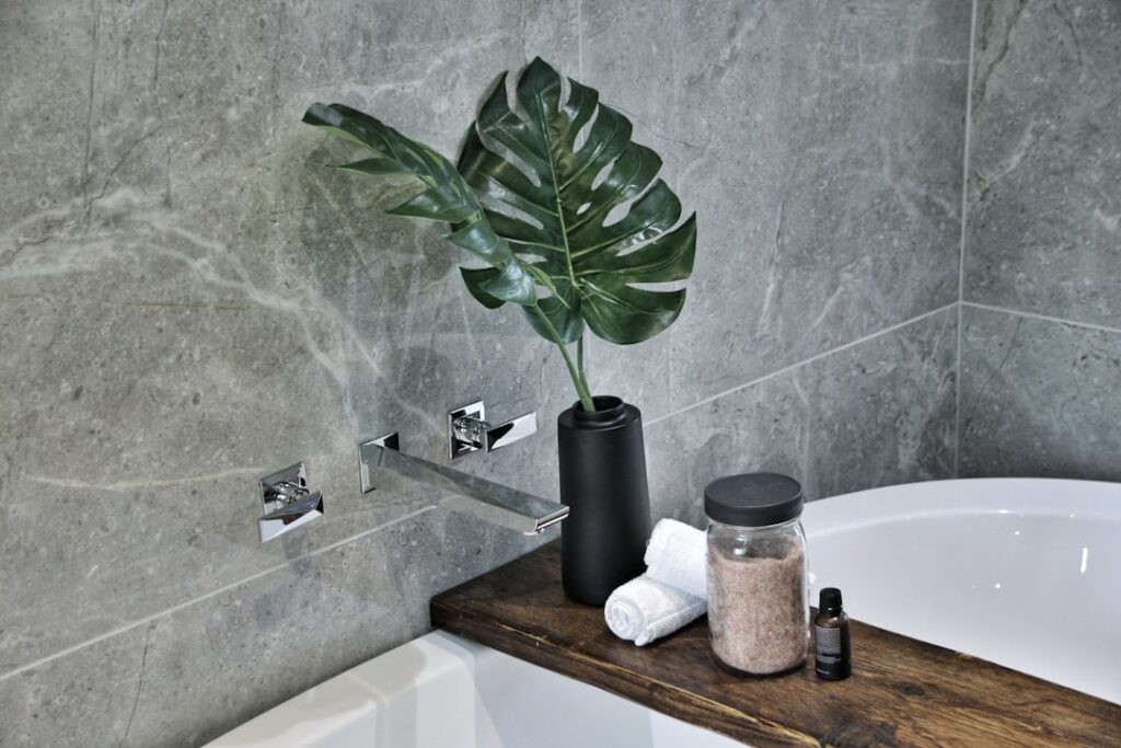 Bathroom Vinyl Flooring With a Wood Effect