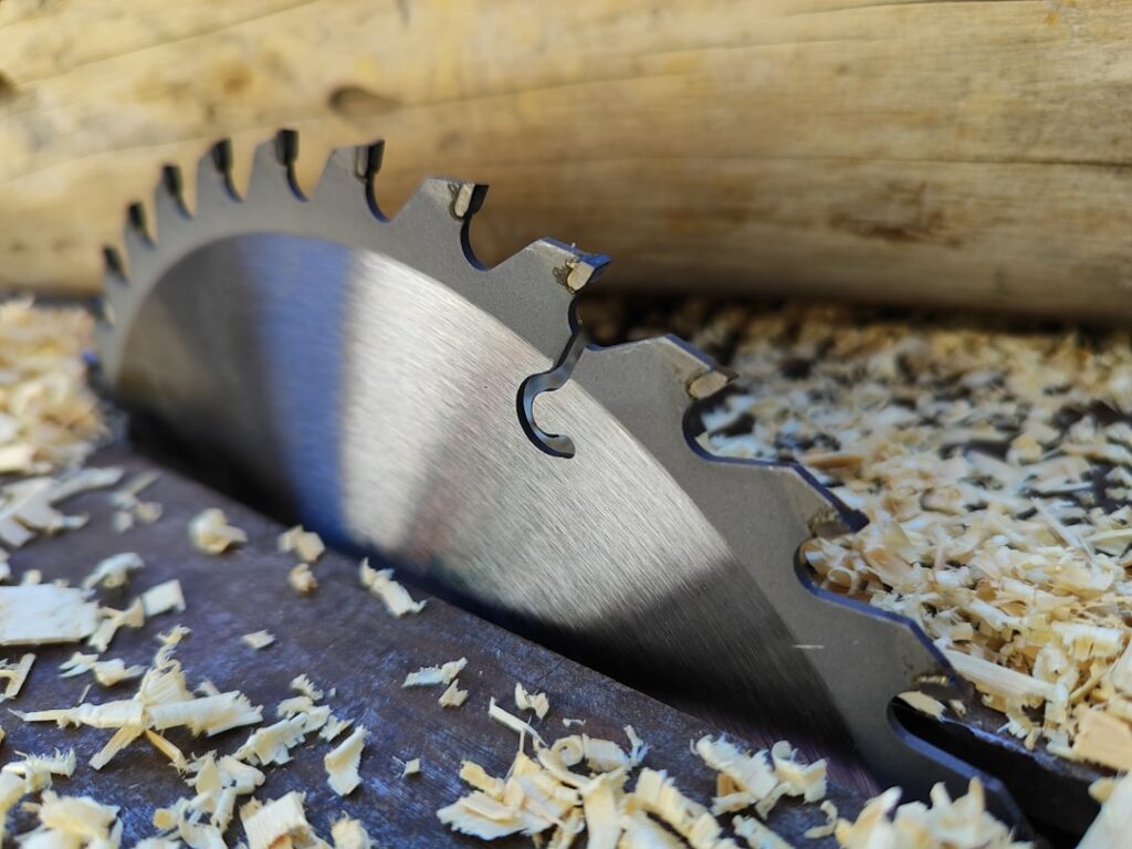 Best Saw Blade for Laminate Flooring: Top Picks and Buying Guide