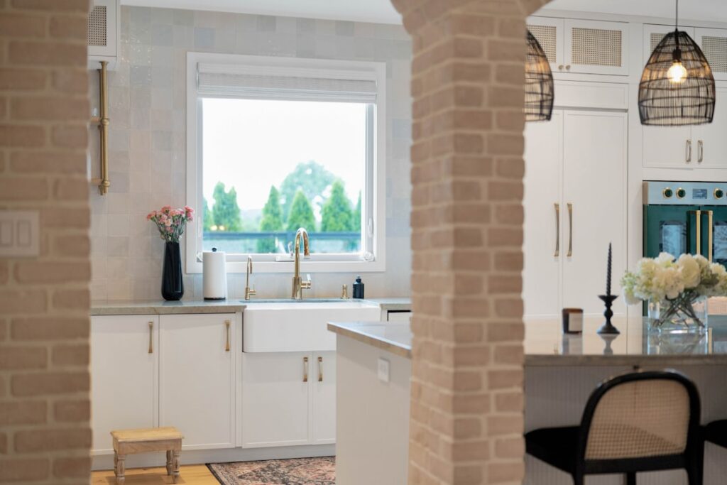 Black and Gold Kitchen Decor: Design Ideas