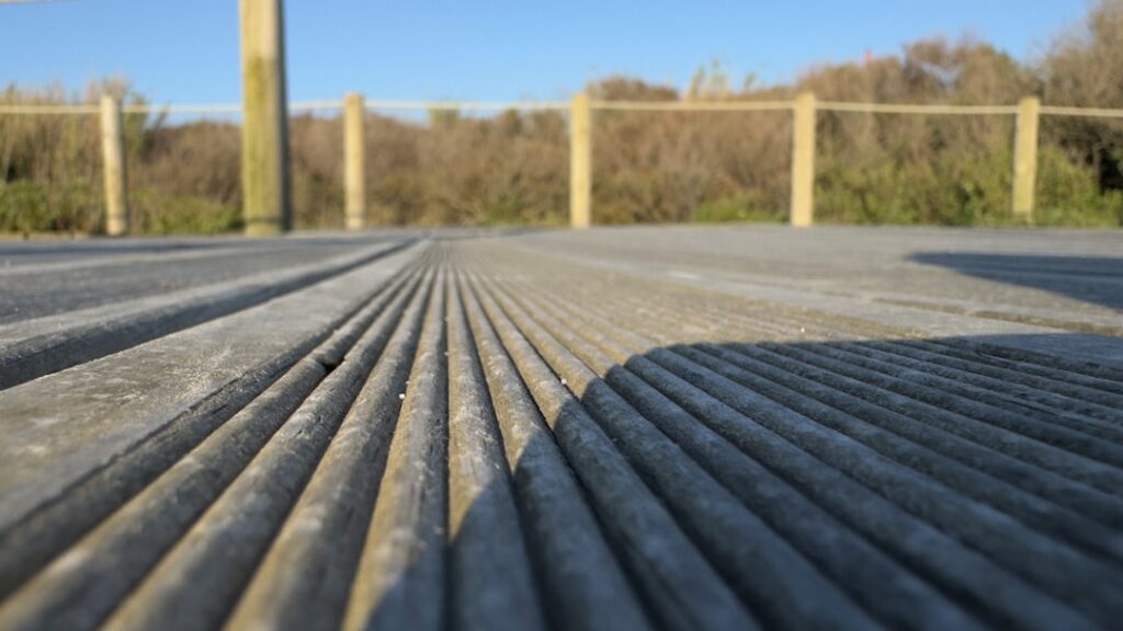 Composite Decking Cost Per Square Foot: Average Prices and Budget Guide