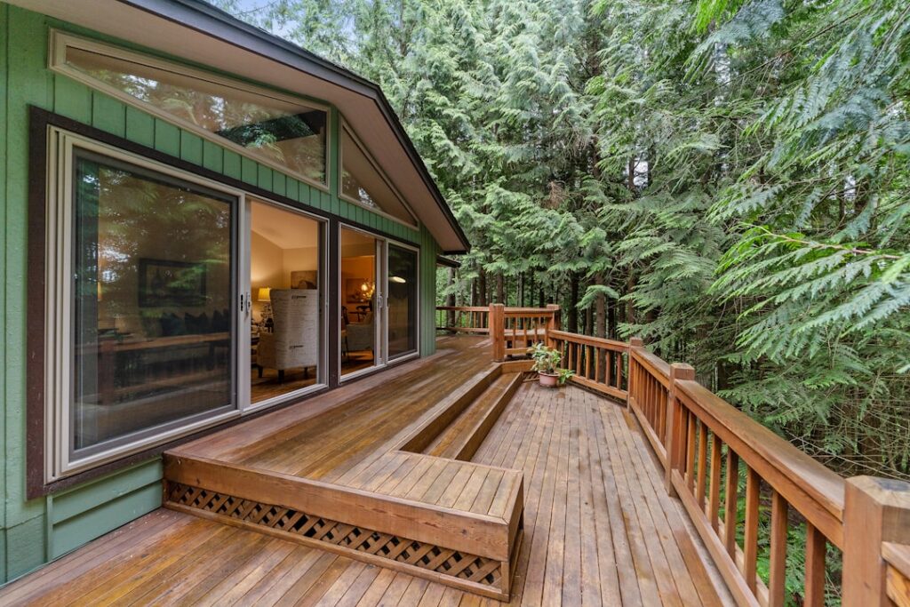 Deck Building: Costs, Materials & Step-by-Step Guide