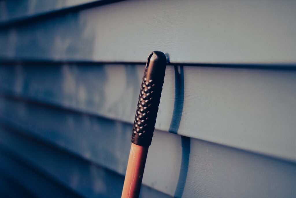 How to Clean Vinyl Siding With a Pressure Washer