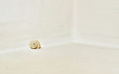 How to Remove Old Caulk From a Tub Cleanly