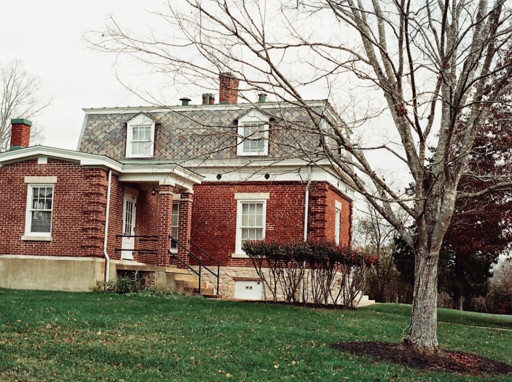 Mansard Roof: The French Style, Explained