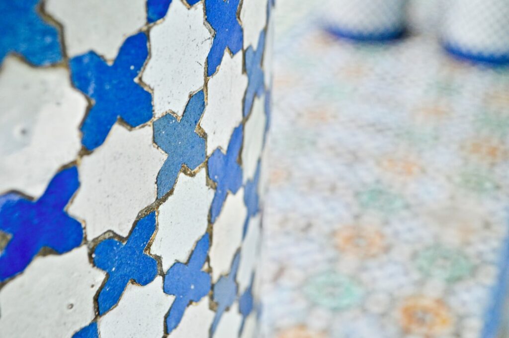 Moroccan Tile Bathroom: Patterns, Zellige, and Color