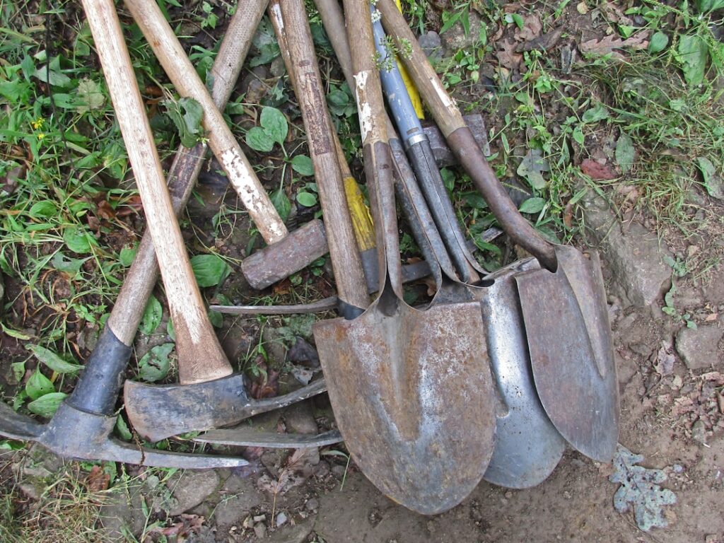 Roofing Shovel: Tear-Off Tool Guide