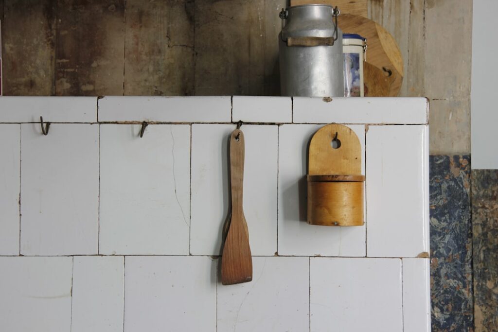 Shower Hooks for Tile: No-Drill Options That Hold