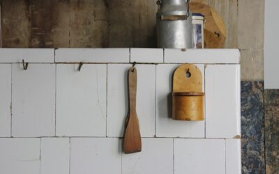 Shower Hooks for Tile: No-Drill Options That Hold