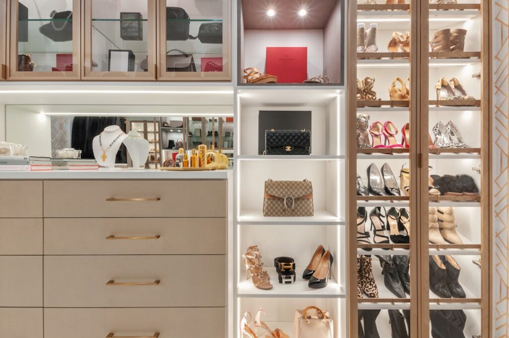 Walk in Closet Shelving Ideas That Maximize Space