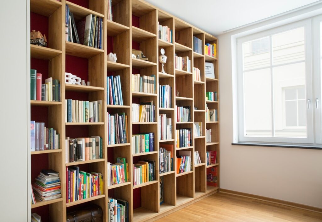 Floor to Ceiling Built in Bookshelves: Complete Guide for Homeowners