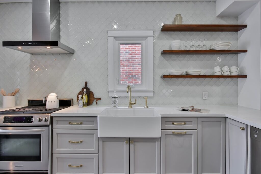 Framed Backsplash Behind Stove: The Complete Guide for Homeowners