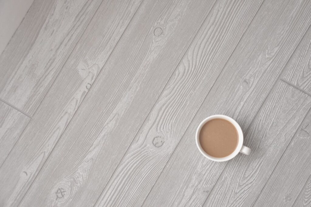 Greige Oak Laminate Flooring: Color and Buying Guide