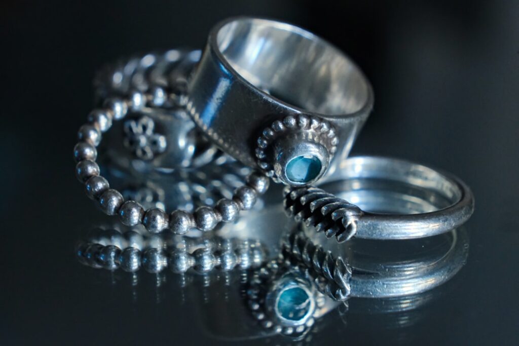 Homemade Jewelry Cleaner for Silver: Complete Guide for Homeowners