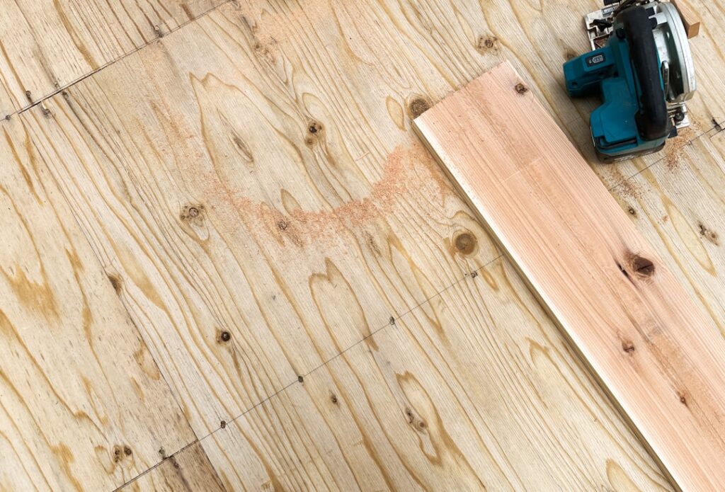How to Cut Laminate Flooring Without a Saw: Step-by-Step Guide
