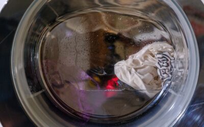 How to Remove Lint From Clothes in the Dryer