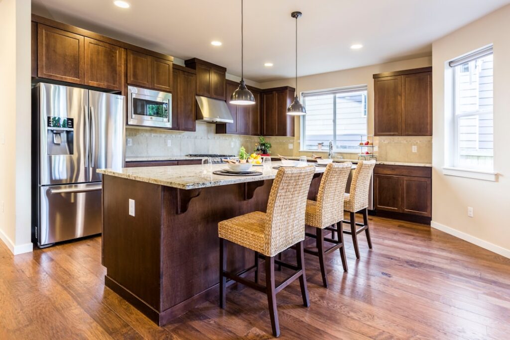 Pictures of Laminate Flooring in the Kitchen: Design Ideas