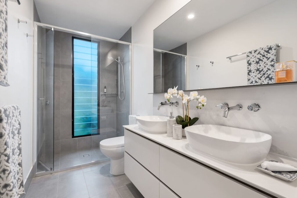 Space-Saving Bathroom Vanity Ideas for Small Baths