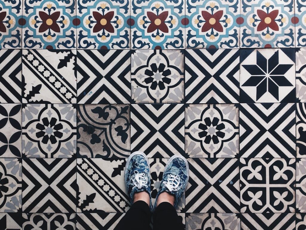 Staggered Vinyl Flooring Pattern: The Layout That Makes or Breaks Your Floor