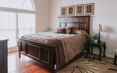 What Size Rug Goes Under a Queen Bed: Complete Guide for Homeowners