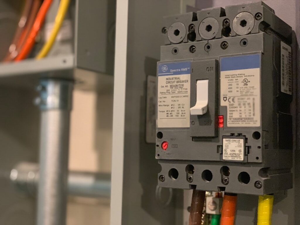 What Size Wire Do I Need for a 40 Amp Breaker: Complete Guide for Homeowners
