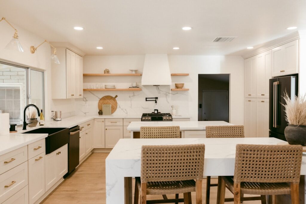 White Kitchen Cabinets With Black Handles: A Complete Design Guide
