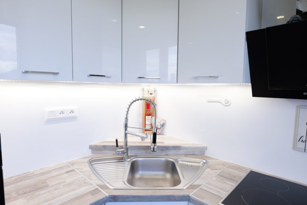 Corner Kitchen Sink Cabinet: Making Corners Work