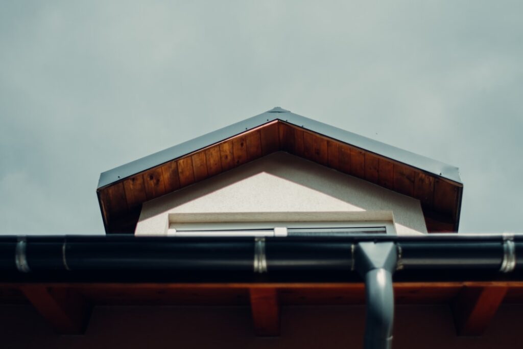 Seamless Aluminum Gutters: Cost & Buying Guide