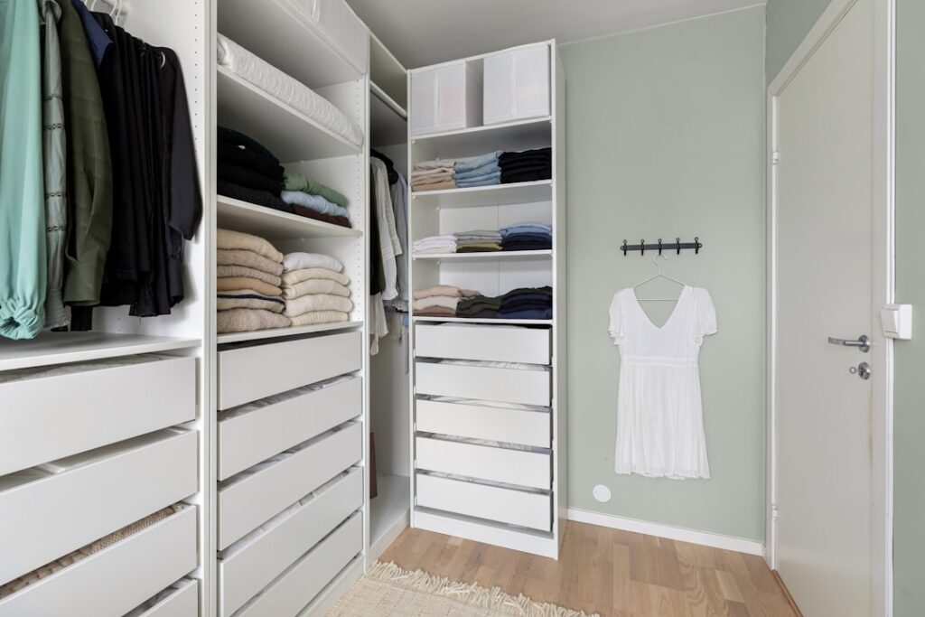 Small Closet Organization: Complete Guide for Homeowners
