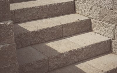 Small Retaining Wall With Steps: A Homeowner’s Build Guide