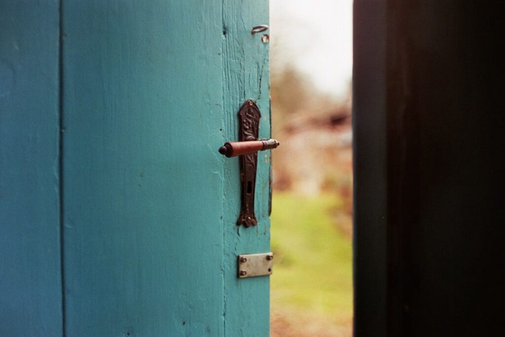 Storm Door Handle Replacement: DIY Guide