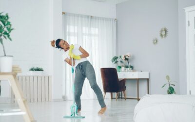 Handheld Wet Vac: Quick Spill Cleanup on Floors and Stairs