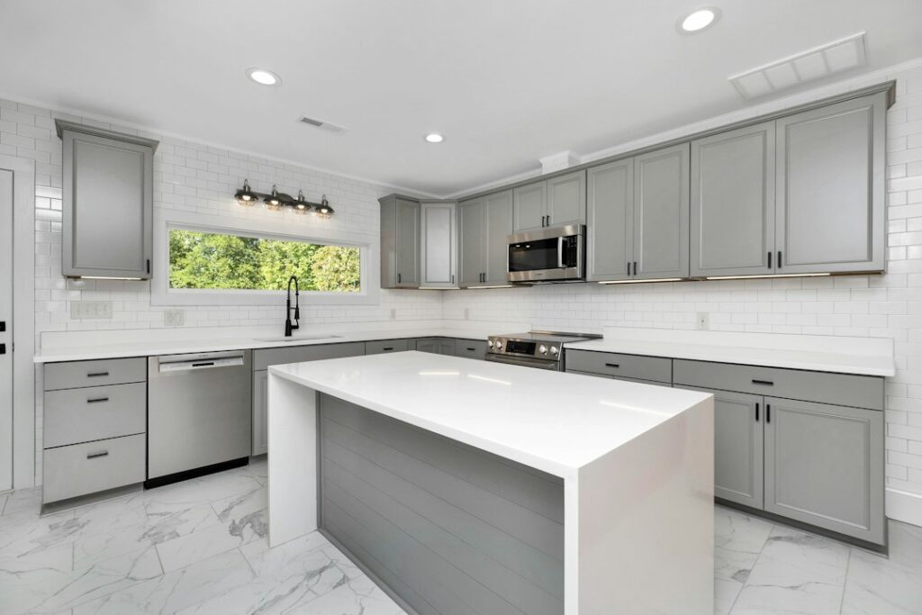 Sanding Cabinet Doors: Grits, Profiles and Dust-Free Prep