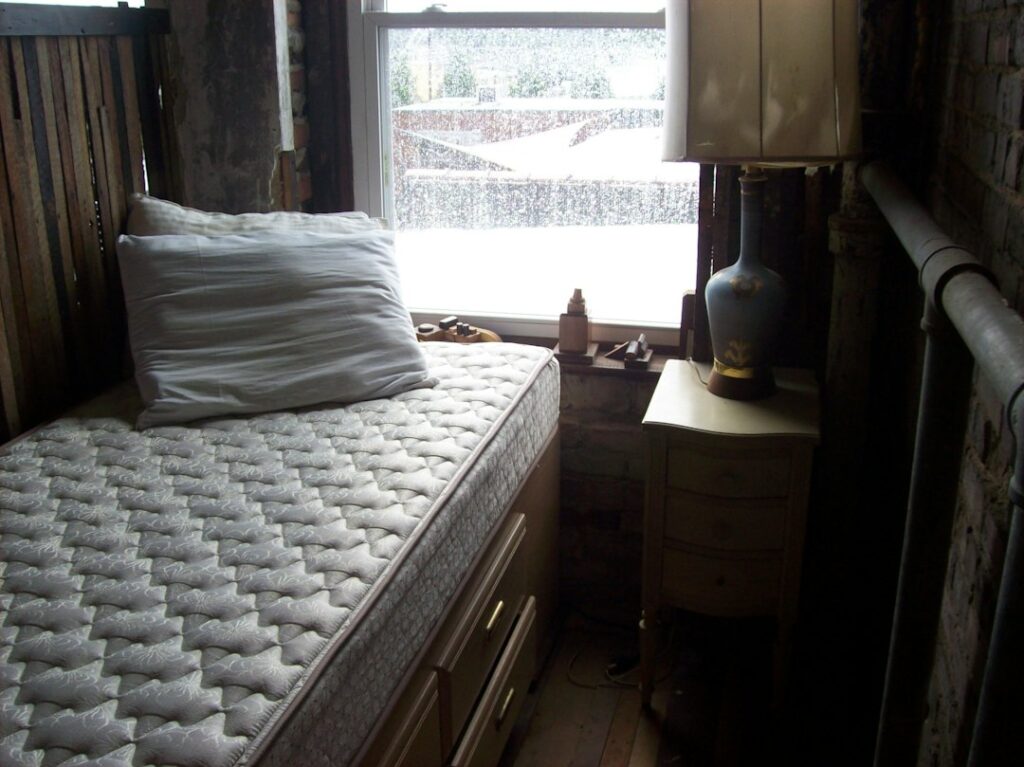 Bunk Bed Mattress Guide: Size, Thickness and Guardrail Height