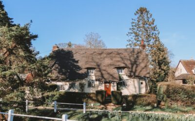 Cottage Style House: Exterior Features of Small Cozy Homes