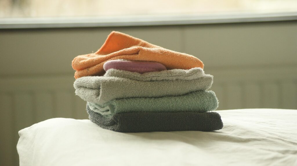 How Much Bleach for Laundry: Exact Amounts by Machine and Load