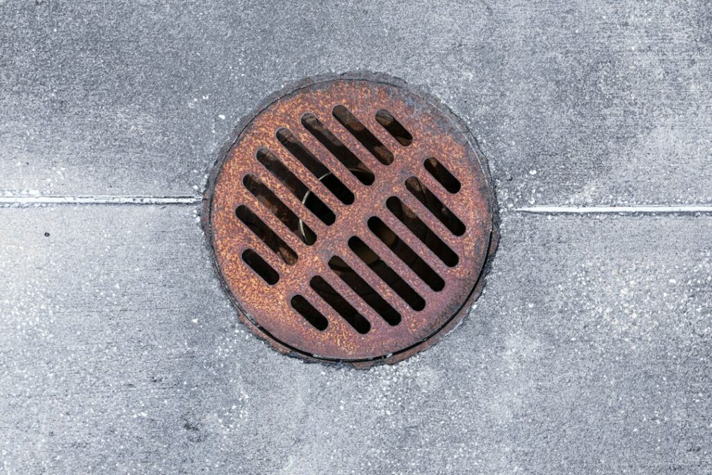 How to Remove a Broken Bathtub Drain With Snapped Crossbars