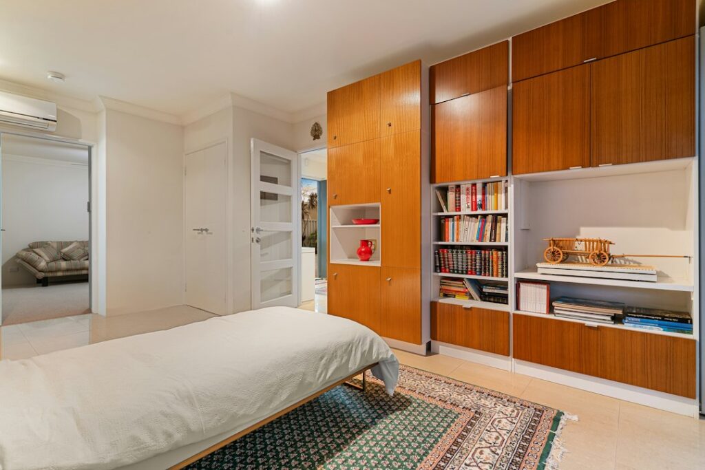 Murphy Bed With Storage: Shelves, Wardrobes and Side Cabinets