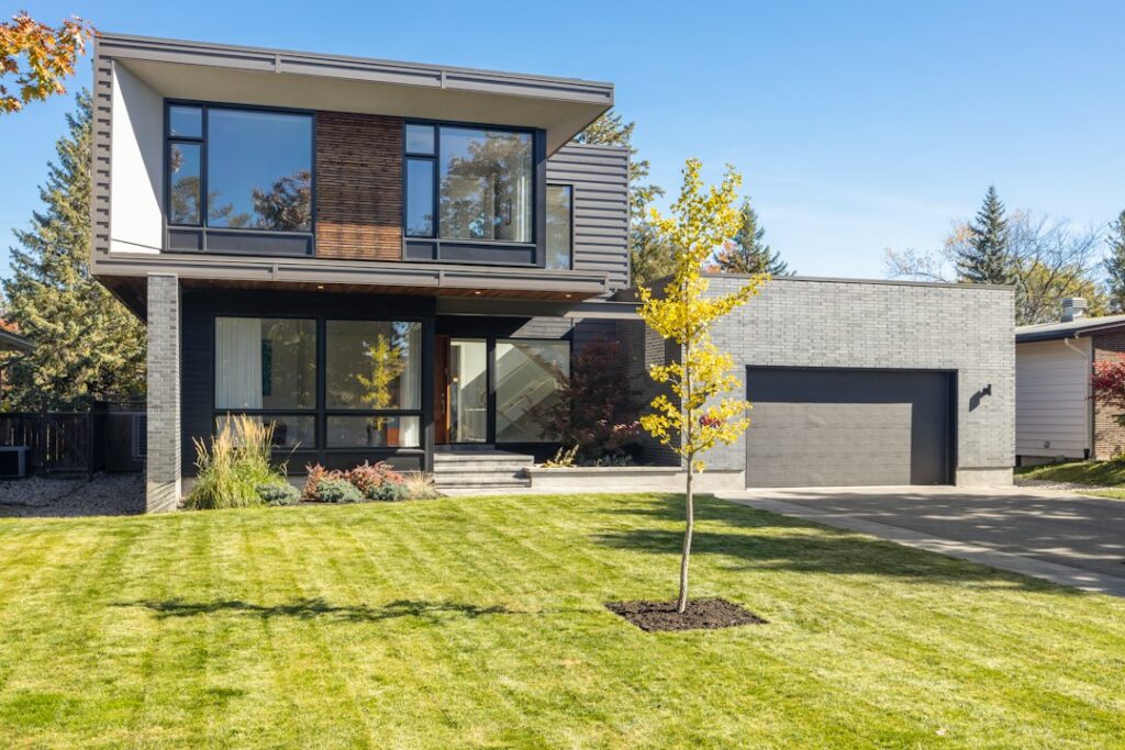 Split Level House: Types, Pros, Cons and Update Ideas