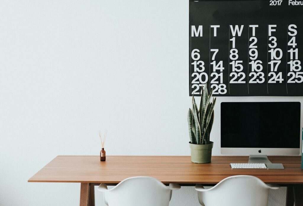 Standard Desk Size: Width, Depth and Height Chart