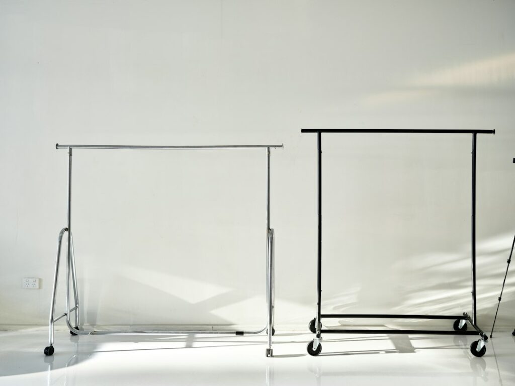 TV Too Big for Stand: Safe Fixes When the Screen Overhangs